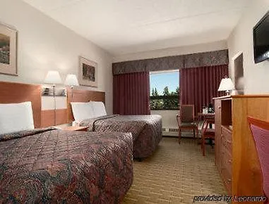 Travelodge By Wyndham Edmonton East